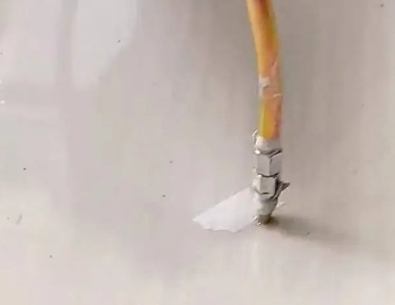 兴仁瓷砖空鼓维修公司专业解答在瓷砖铺贴过程中，如果使用的砂料过粗（如全部使用了粗砂），可能会导致以下问题